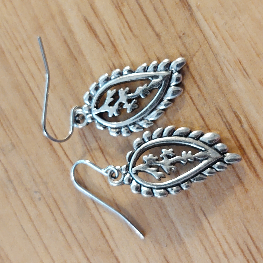 Premier Designs earrings-- matches "Monterey" necklace